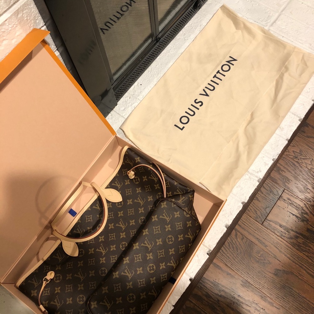 Louis Vuitton Neverfull MM BRAND NEW w Clutch